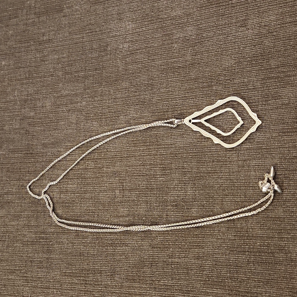 Kendra Scott necklace